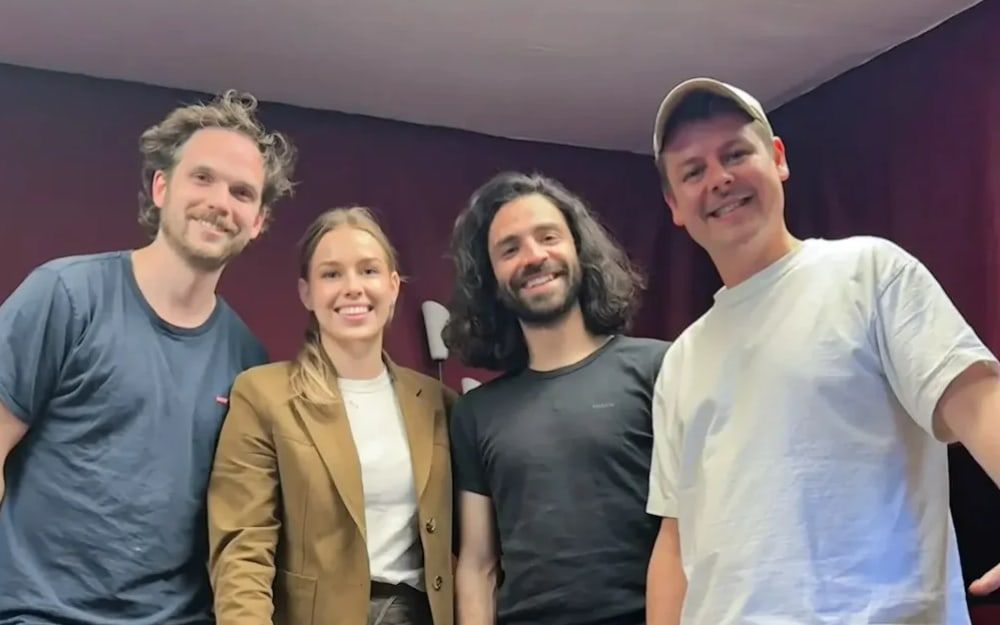 Bas van Win en Jeroen Jaspers van Nozem Audio met het team van CPI in de studio